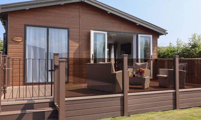 Runswick Bay Cabaña | BRAMBLEWICK, pet friendly, with a garden in Staithes