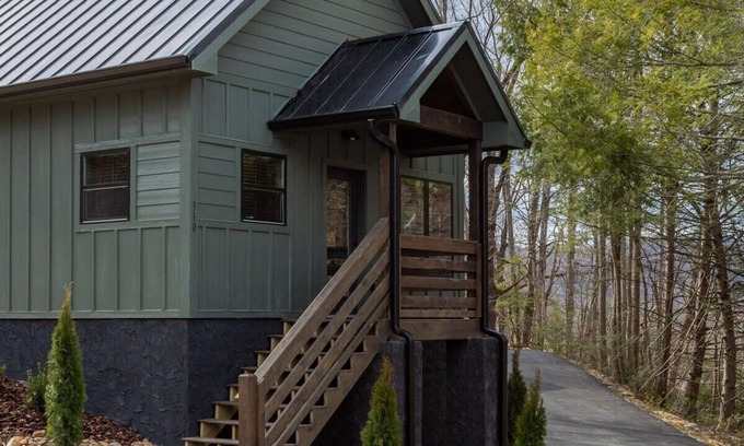 Gatlinburg Cabina | Brand New/1.4Miles2DowntownGatlinburg/Hot Tub