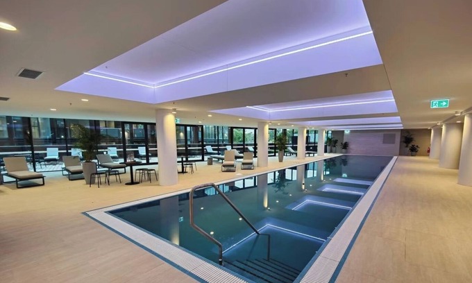 Lyons Apartamento | Brand new 1B apartment in Woden Pool Sauna Gym