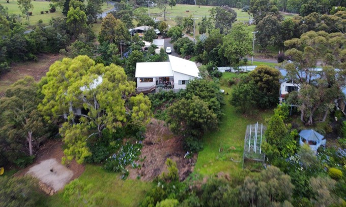 Glenmaggie Casa | Brand new 2 bedroom 2 bathroom waterfront house on the shore of Lake Glenmaggie