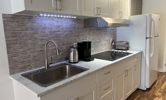 Midhurst Apartamento | Brand New 2 Bedroom with indoor fireplace. 5 mins to Snow Valley!