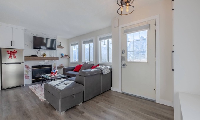 Harvie Heights Casa | Brand New 2 BR Mountain View