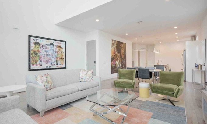 Eighth Avenue Casa | Brand New / 2 Miles to Broadway!