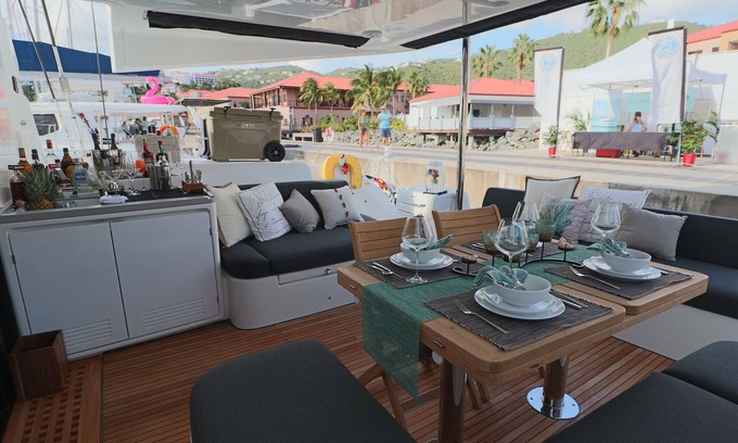 Great Mountain Alquiler De Eote | BRAND NEW -2023 Lagoon 50', Diving, STT Pickup-Water Toys, Child Disc-All Incl!
