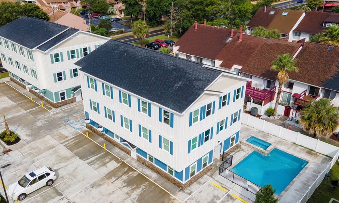 Myrtle Beach Casa | Brand New 20beds/19baths near MB Attractions/Airport/Pool 350ft to beach
