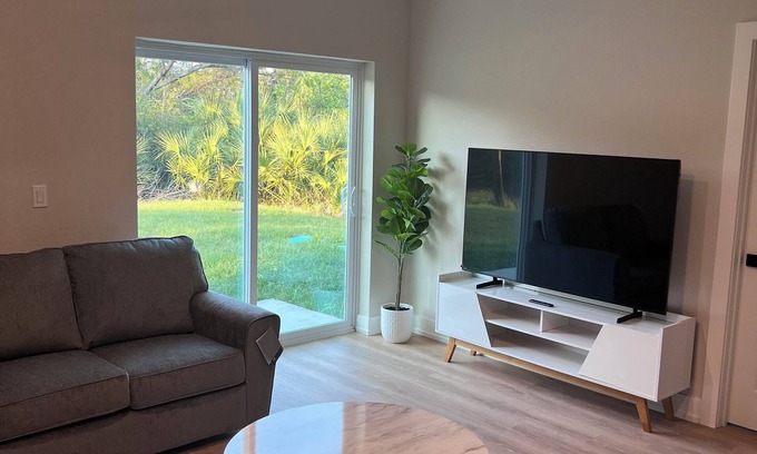 Port Charlotte Casa | Brand new 3-bedroom house in quiet neighborhood in sunny Port Charlotte