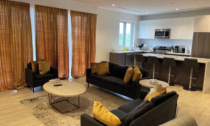 Nassau Condominio | BRAND NEW 3 Bedroom luxury Condominium- 5 mins away from the beach!!! #1 spot!