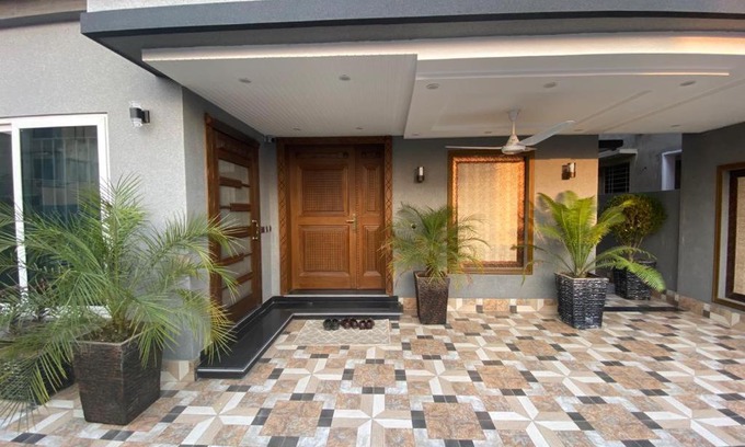 Bahria Town Apartamento | Brand new 3 bedrooms furnished, Upper floor