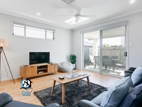 Encounter Bay Casa | Brand New 3BR So Close to Sea and Lake
