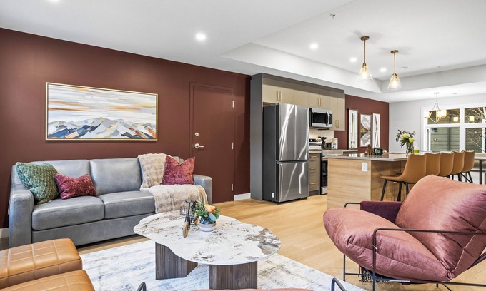 Harvie Heights Condominio | Brand New 4BR Family Retreat