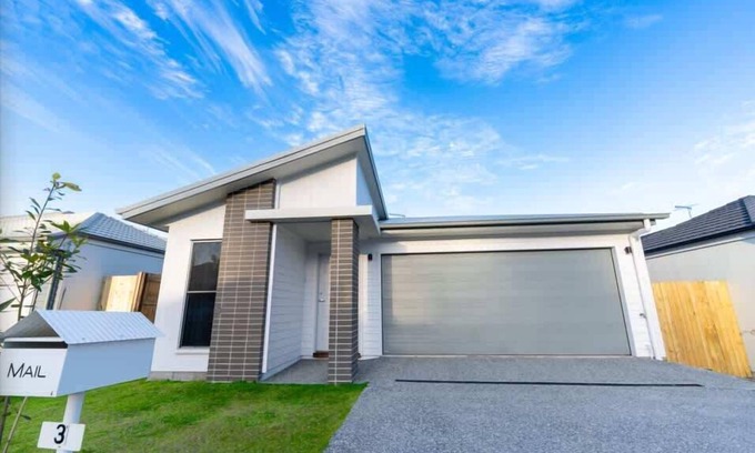 Park Ridge Casa | Brand New 4BR Family Oasis Easy Brisbane Access