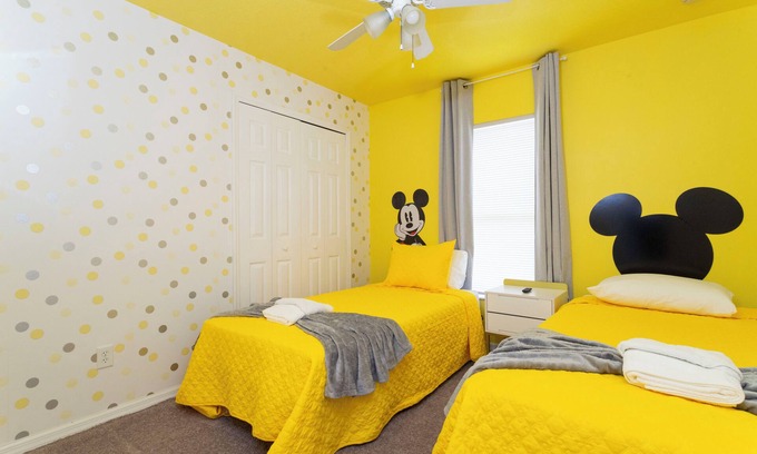 Kissimmee Casa | Brand New 4BR Home w/ Mickey & Frozen Rooms – 10min to Disney!