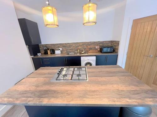 Croham Casa | BRAND NEW 5-bedroom House - 25min to London