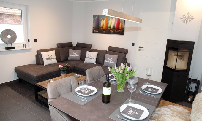 Eilsum Casa | Brand new 85sqm vacation home with dog permit directly on the water near Greetsiel!