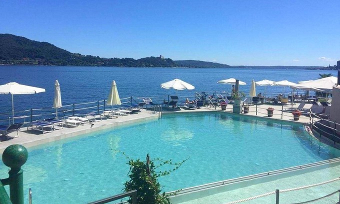 Meina Apartamento | Pintoresca casa de vacaciones junto al lago Maggiore