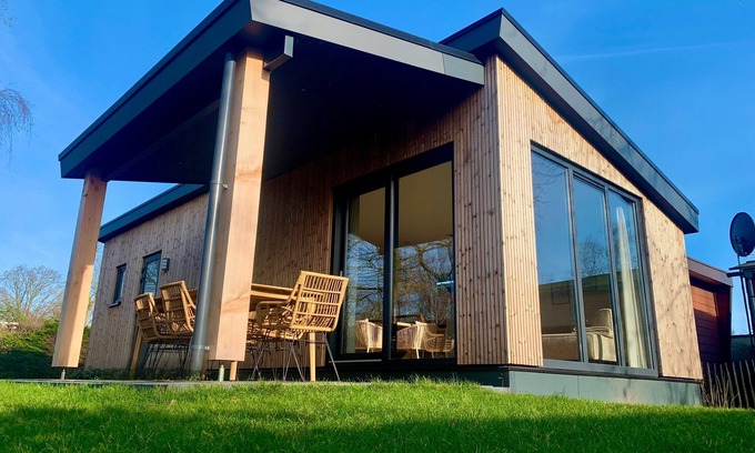 Sint Maartensvlotbrug Casa | Brand new and luxurious chalet with cosy veranda. Spacious and modern for 5 persons.