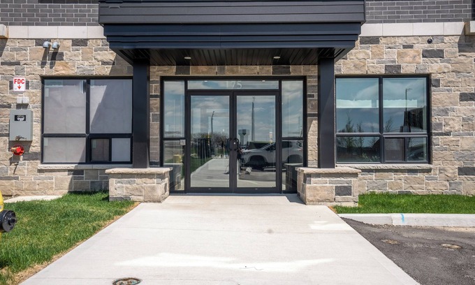 Chatham-Kent Condominio | Brand New and Very Spacious 1 Bedroom Condo!