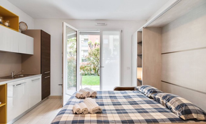 Cernobbio Apartamento | Monolocale con Giardino, AC e Garage Privato!