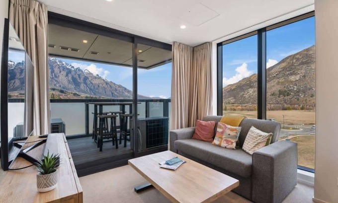 Frankton Apartamento | Brand New Apartment, Amazing Mountain views!
