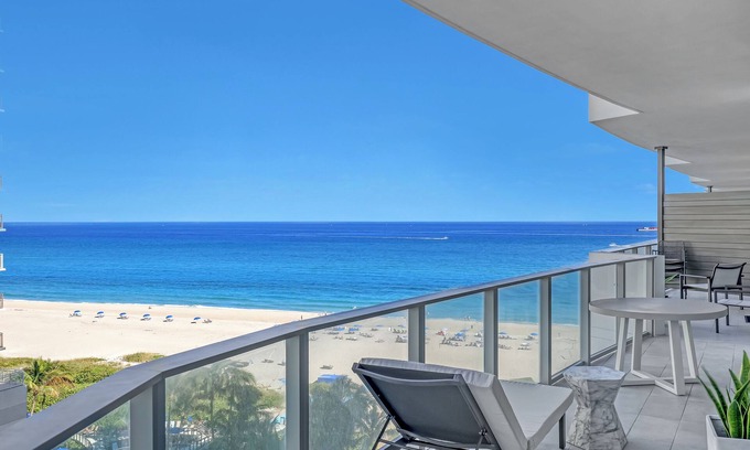 Singer Island Condominio | Brand New Beachfront 2 bed/2.5ba Condo in 5 star resort Palm Beach area
