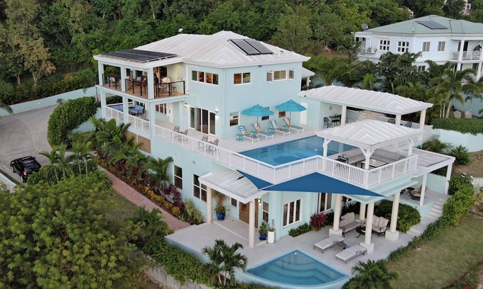 Estate Bakkero Villa | Brand New! Blue Palms: Stunning Caribbean Sea & City Views, optional heated pool