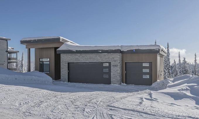 Silver Star Mountain Casa | Brand new house with 2 private hot tubs, laundry, gear room and suite