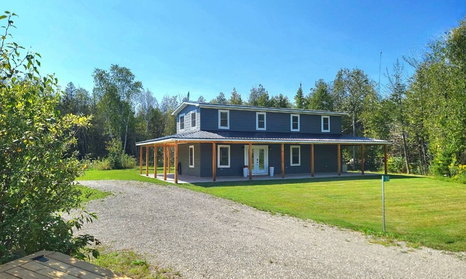 Stokes Bay Cabaña | Brand NEW! Cedar Creek Cottage - 5 min from the beach!
