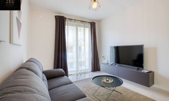 Gzira Apartamento | Brand new central APT with strong WIFI & Comfy Bed