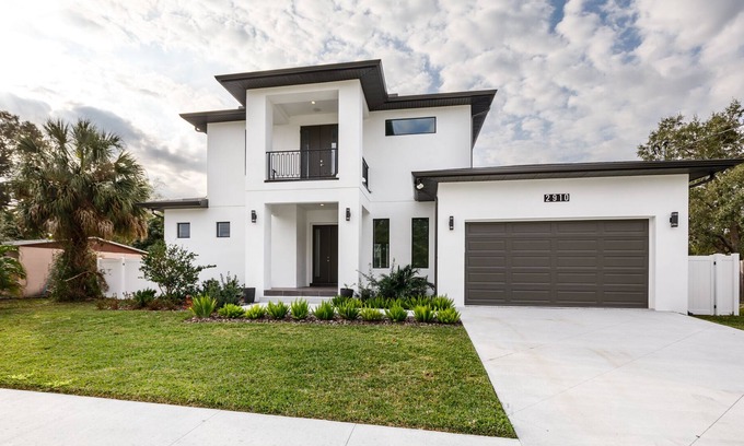 Ballast Point Casa | Brand New Chic Designed home- Ideal Tampa location.Sleeps 10