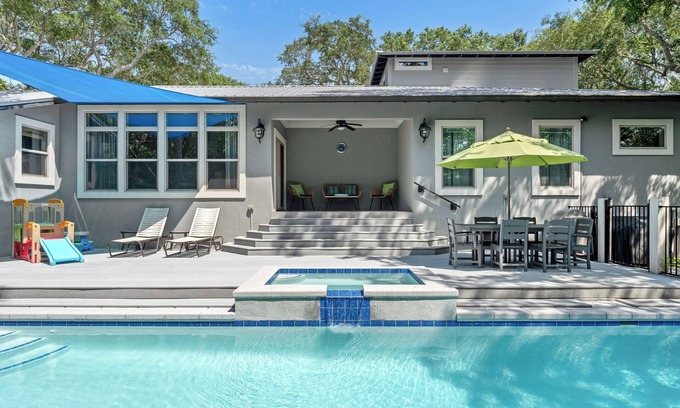 Dune Allen Beach Cabaña | Brand new construction, right off 30-A, 7 minute walk to the beach.