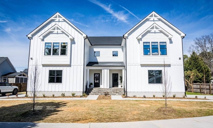 Apex Casa | Brand New-Downtown Apex-4BD/4BA-Gameroom-2 Kings!