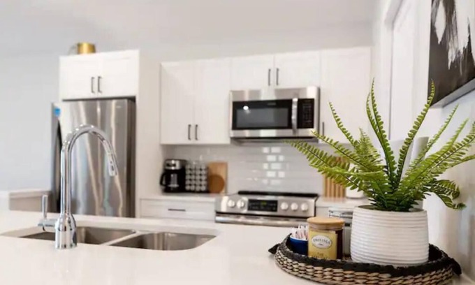 Winnipeg Condominio | Brand New Duplex in Old St Vital **Entire Building** 5 Beds / 3.5 Baths