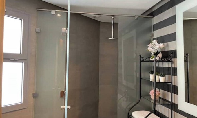 Hay Mohammadi Apartamento | Brand new, elegant and conveniently located in Casa-Marina
