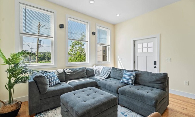 Communipaw Condominio | Brand New Family Home! The Game Room at City Key