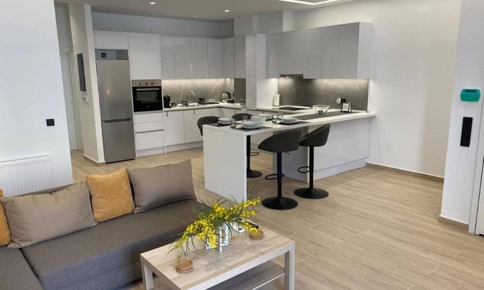 Marousi Apartamento | Brand New Garden Apartment