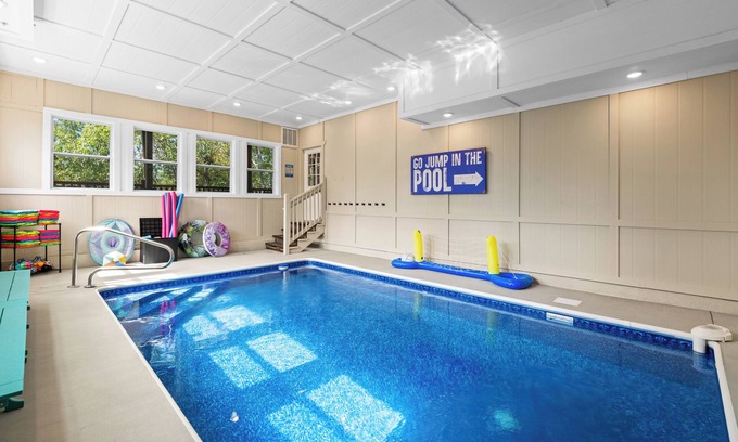 Sevierville Cabina | Brand New Greenleaf Lodge ~Indoor Pool ~ Hot Tub