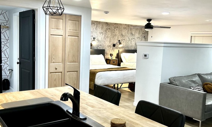 Detroit Apartamento | Brand new guest house urban oasis