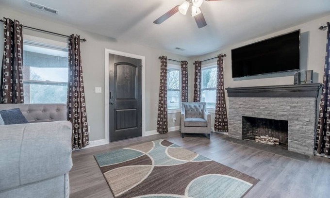 Scotts Casa | Brand New & High Quality Reno w/ Great Location