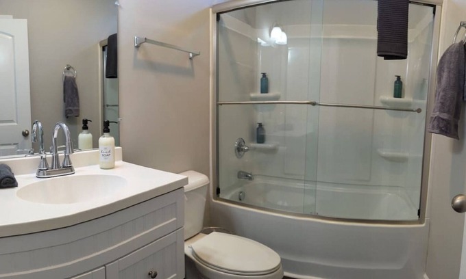 Hidden Valley Casa | Brand New Home ★ Huge Private Yard ★ Sleeps