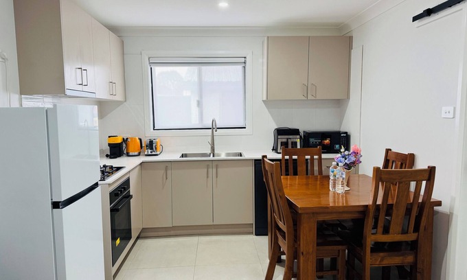 Hebersham Casa | Brand-new 3 bedrooms flat to stay in Sydney