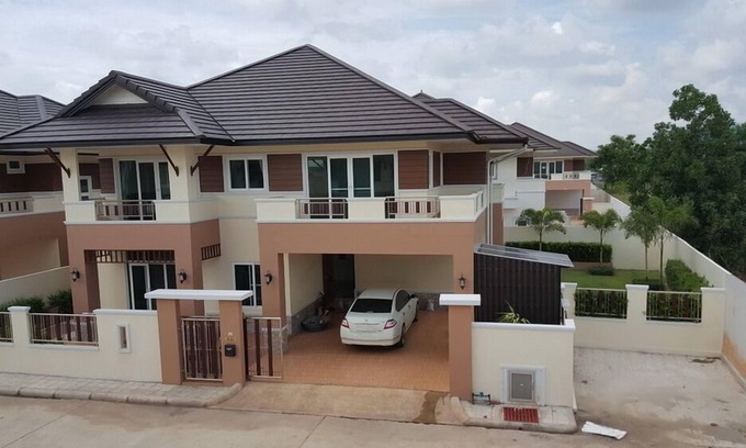 Hat Yai Casa | Casa nueva en alquiler de 300m2.