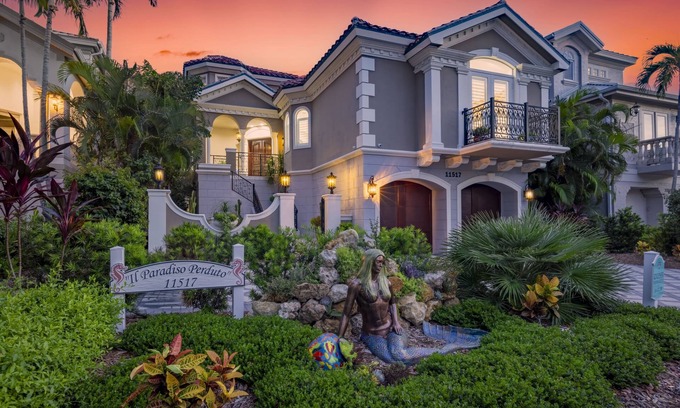 Captiva Casa | Brand New Interior- Central to Captiva Village- Steps to the Gulf-Stunning Pool