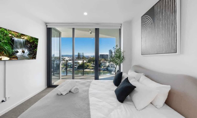 Surfers Paradise Apartamento | Brand New Japanese style Riverview 2 Bedroom with Free Parking/Pool/GYM