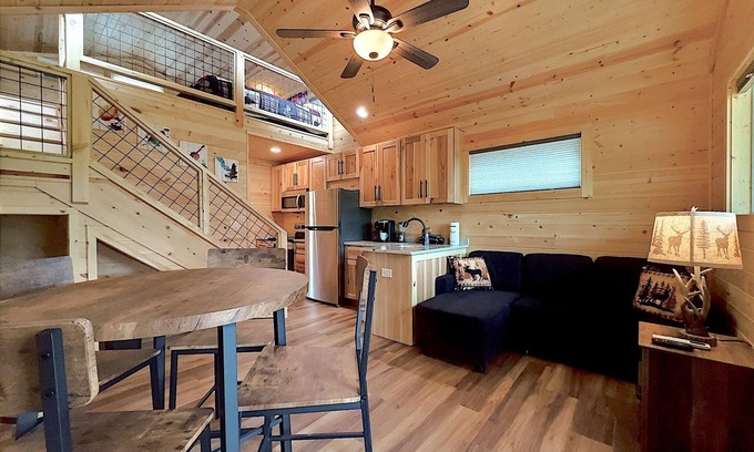 Hiawassee Cabaña | Brand New! Lakeview Tiny Home in Downtown Hiawassee