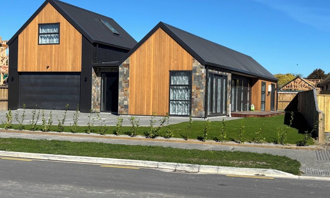 Christchurch Apartamento | Brand New Large Modern House in Christchurch close to all amenities