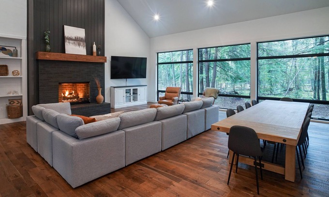 Baileys Harbor Cabina | Brand New, Large Family-Friendly Forest Sanctuary on 9 acres