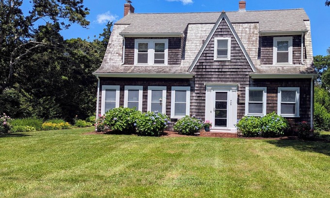 Silver Beach Casa | BRAND NEW LISTING! 5BD Home--A/C, Sunroom, Patio, Access to Association Beach
