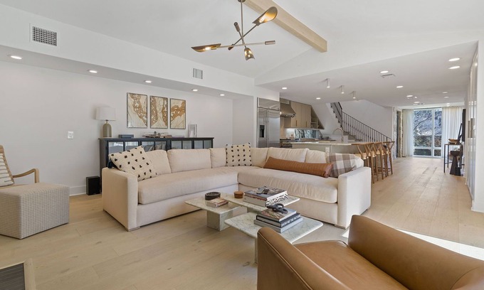 Barton Heights Casa | Brand New Listing for SXSW Week!!! Short Walk to Lake, Downtown and Zilker Park!