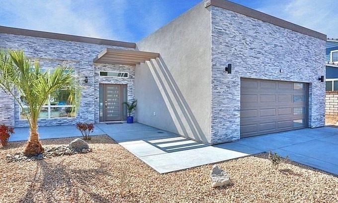 Victorville Casa | BRAND NEW LISTING! LUXURY MODERN HOME! GOLF COURSE VIEW!