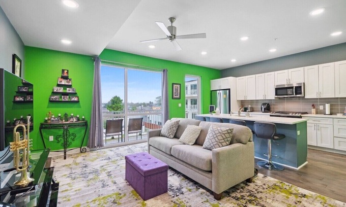 Bywater Condominio | BRAND NEW LISTING The Green Suite-w/garage parking & near French Qtr